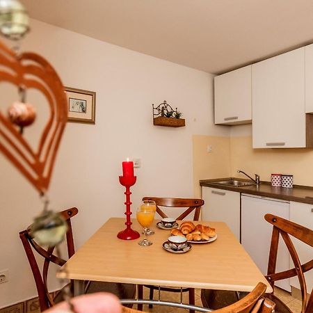 Apartment Dalmatian Cottage Split Eksteriør billede